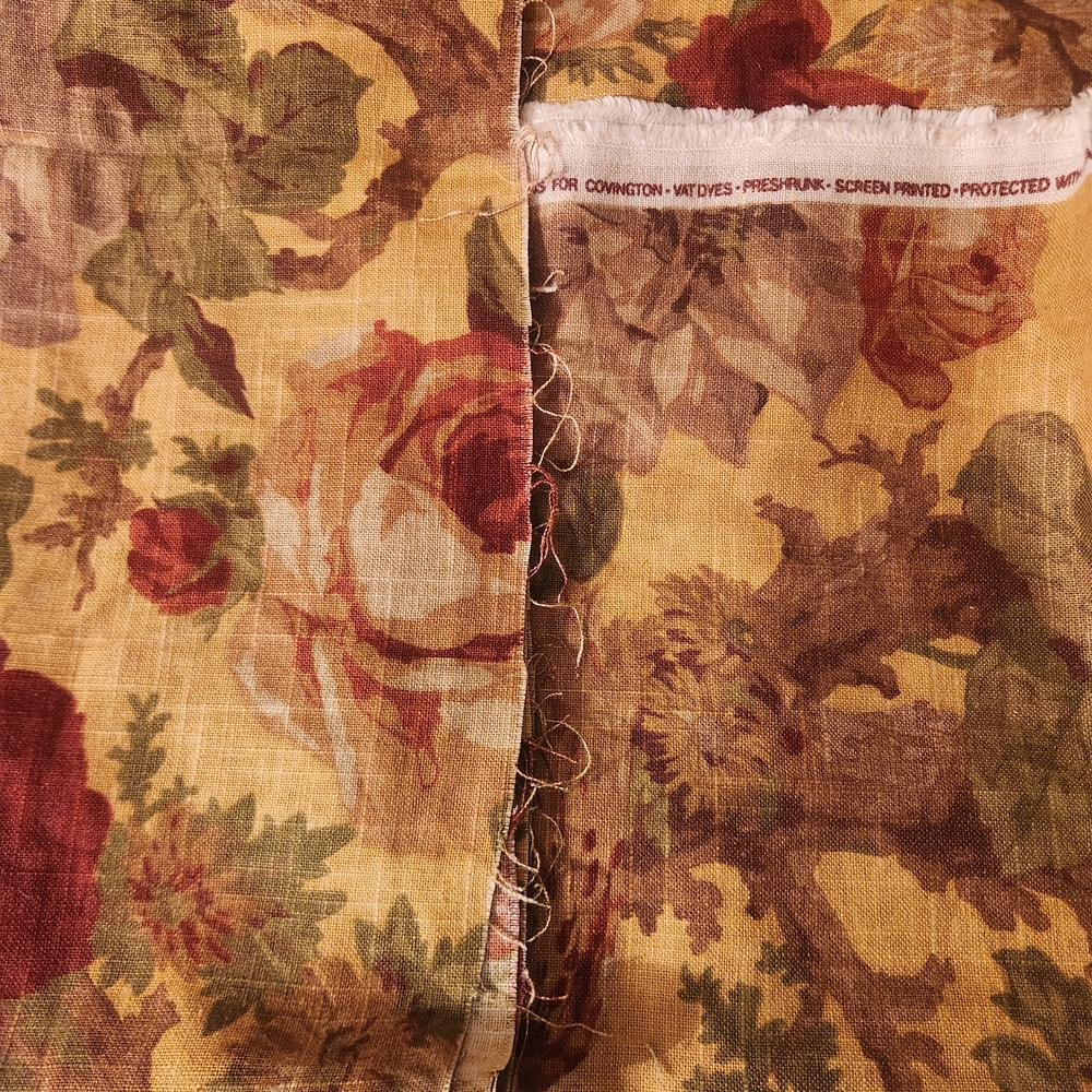 Floral Patterned Heavy Linen Fabric in Red, Green and Yellow. - Picture 9 of 14